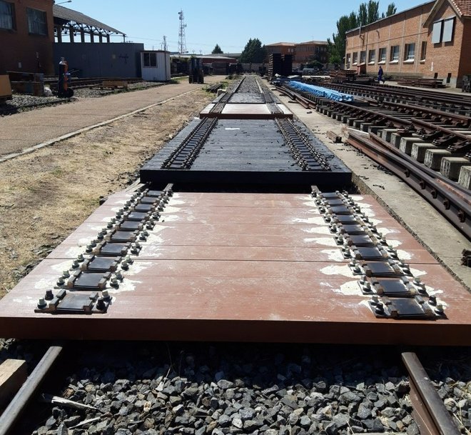ADIF INSTALARÁ TRAVIESAS PLÁSTICAS Y SINTÉTICAS EN VARIOS TRAMOS DE LA RED FERROVIARIA PARA ANALIZAR SU VIABILIDAD